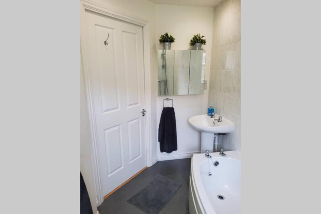 Stylish 2 Bed 2 Bathroom For Up To 5 Apartment