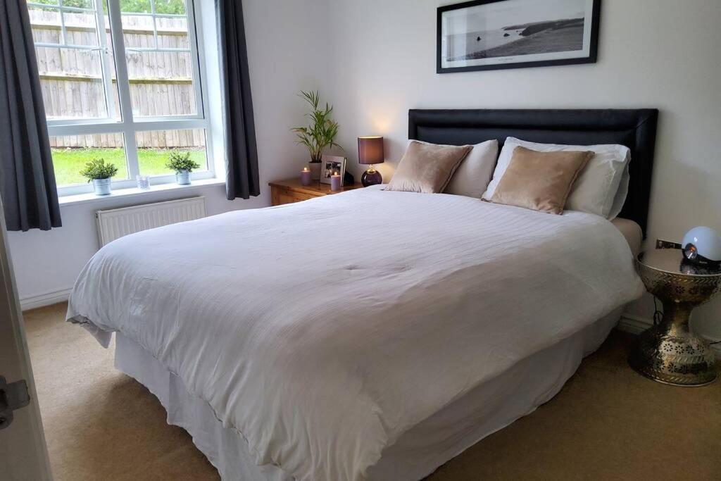 Stylish 2 Bed 2 Bathroom For Up To 5 * Warwick (Warwickshire)
